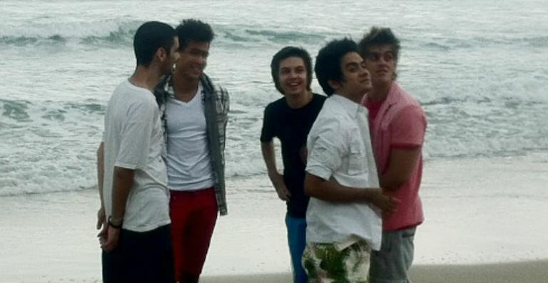 Restart atua em novo clipe que terá como cenário praia do Guarujá