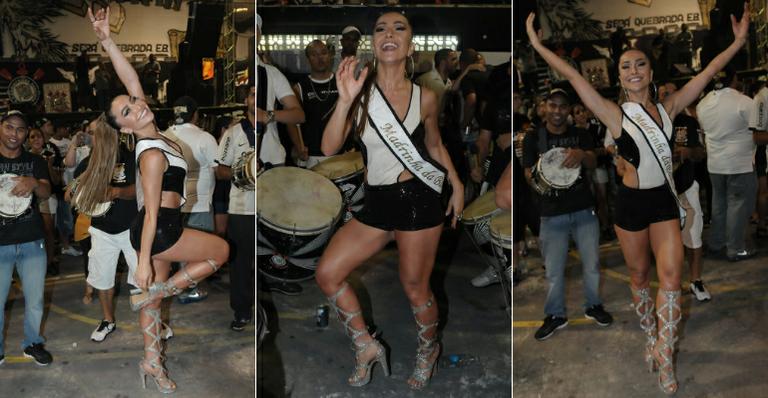 Sabrina Sato cai no samba em ensaio da Gaviões da Fiel para o carnaval