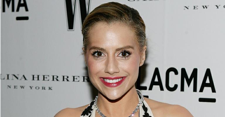 Mãe de Brittany Murphy diz que a casa matou a filha e quer processar advogados
