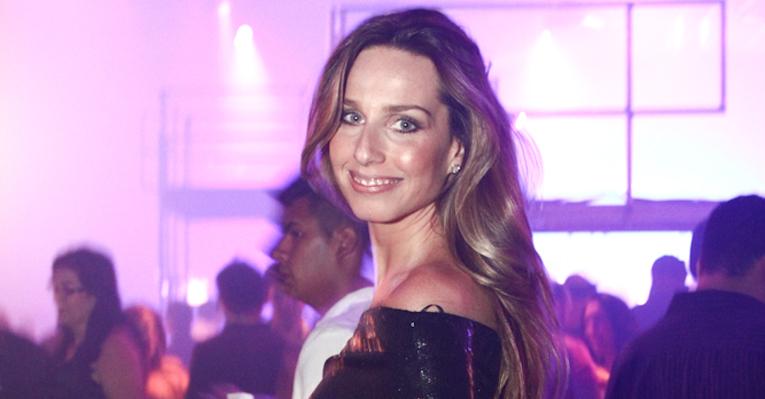 Noite agitada para Mariana Weickert