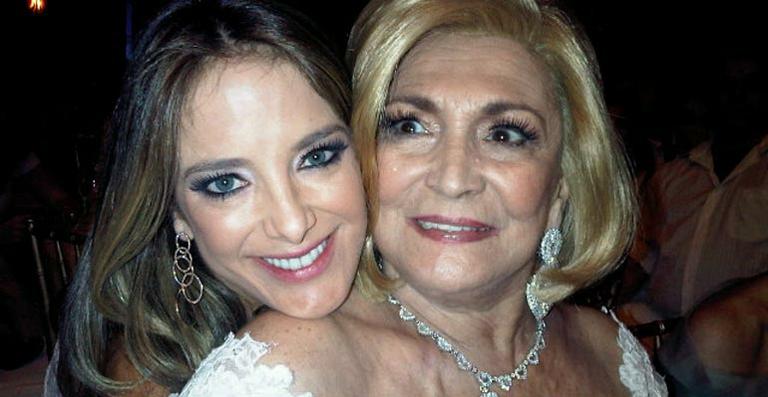 Ticiane Pinheiro tieta Hebe Camargo na festa ‘Natal do Bem’