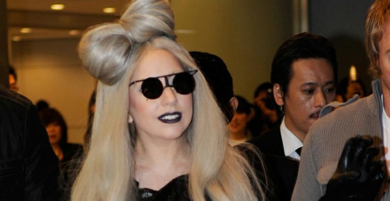Após invasão no Twitter, Lady Gaga desembarca no Japão