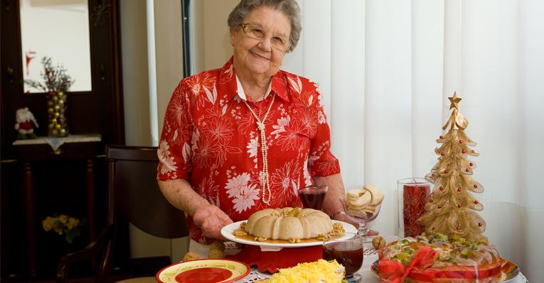 Palmirinha Onofre prepara sobremesa para o Natal
