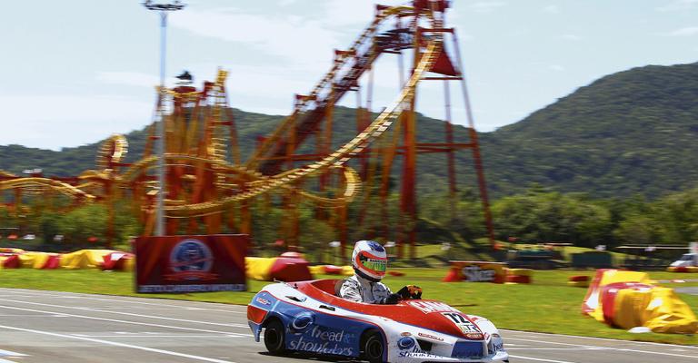 Rubens Barrichello faz bonito nas 500 milhas de kart no sul