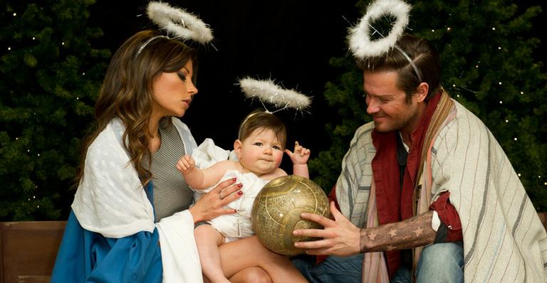 Sósias de David Beckham, Victoria e Harper viram um presépio em livro
