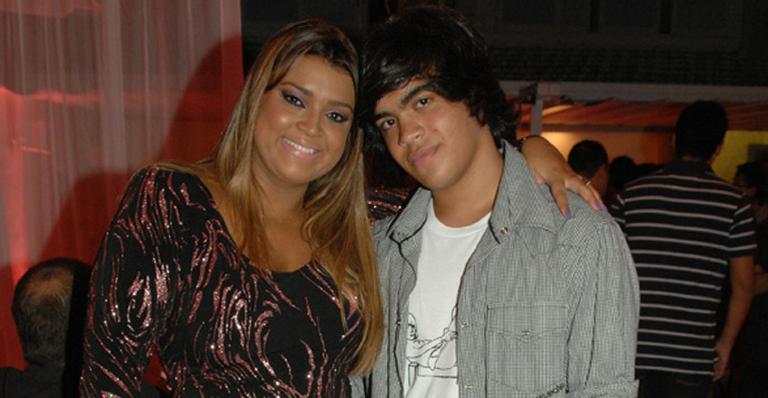 Preta Gil grava música para novo CD com o filho, Francisco