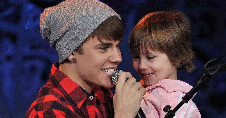 Justin Bieber canta com a irmã Jazmyn, de apenas três anos