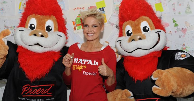 Xuxa faz show e reúne mais de 7 mil fãs em SP