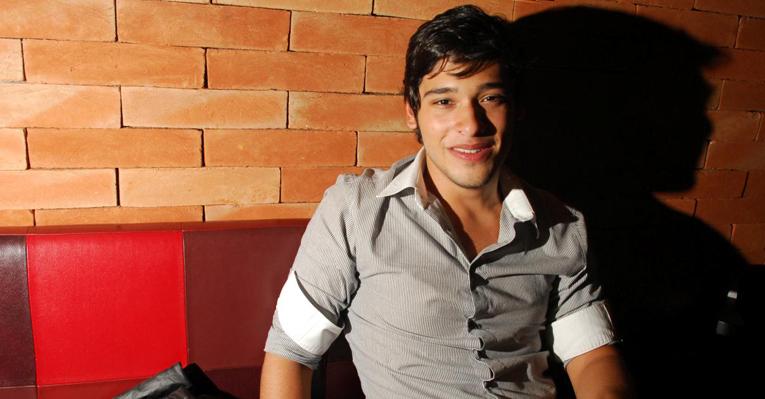 Bruno Fagundes: “Não sou cantor, sou ator apaixonado por música”