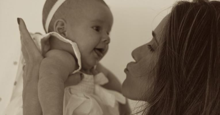 Fernanda Pontes faz declaração à filha: “Foi o melhor ano da minha vida”