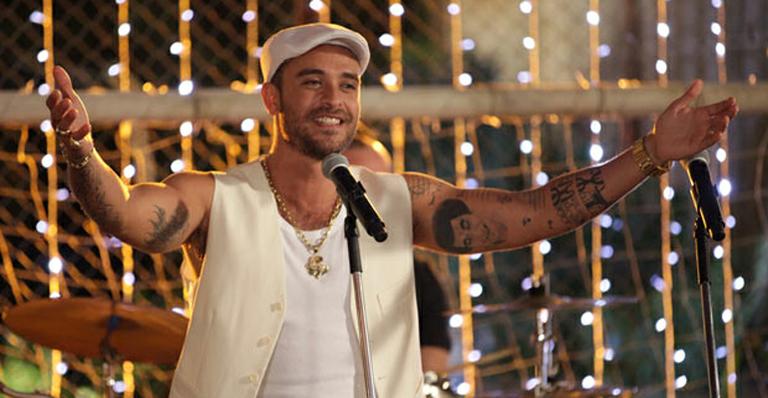 Diogo Nogueira grava cena na novela teen ‘Malhação’
