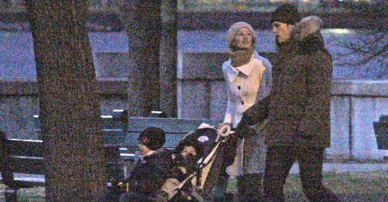 Gisele Bündchen passeia com a família no Natal