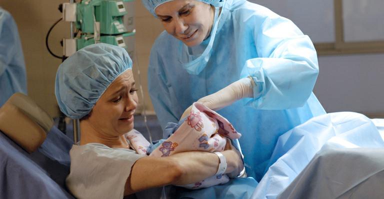 Nasce Vitória, filha de Esther na novela ‘Fina Estampa’