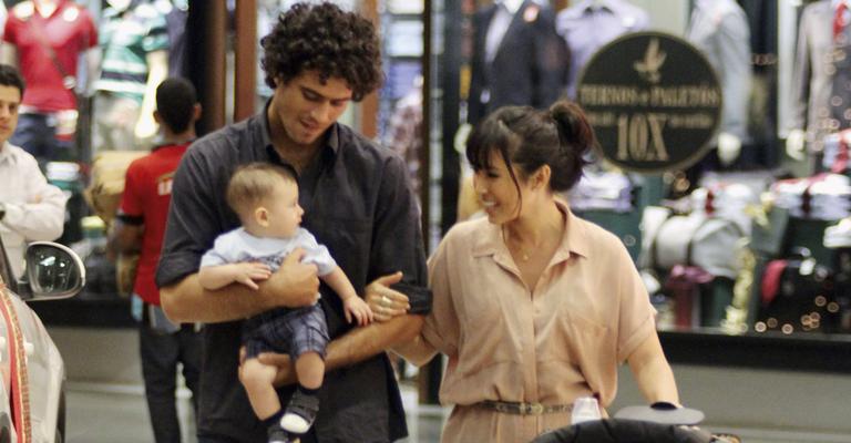 Passeio de Dani Suzuki com o marido e o filho