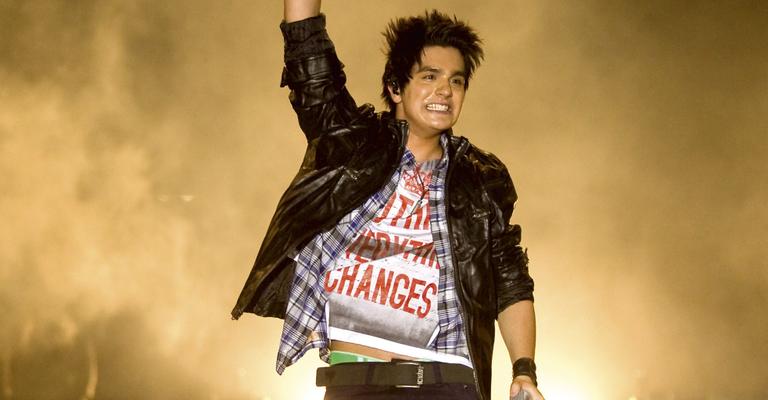 Luan Santana e Rodrigo Faro dividem o palco em noite fashion
