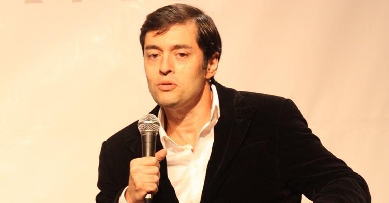 Tiago Santiago deseja que ‘Amor e Revolução’ seja reprisada em 2014