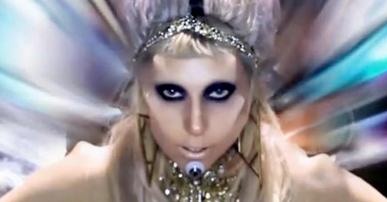 Na noite da virada, a contagem regressiva fica por conta de Lady Gaga