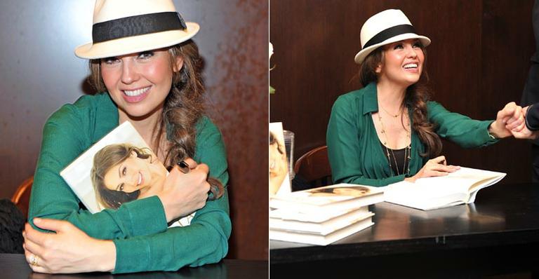 Cantora Thalia conta drama familiar em livro de memórias
