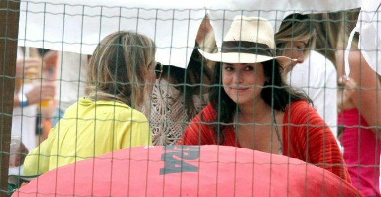 Fernanda Paes Leme curte solteirice na Bahia às vésperas do Réveillon
