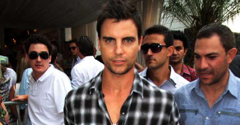 Colin Egglesfield curte balada em Florianópolis