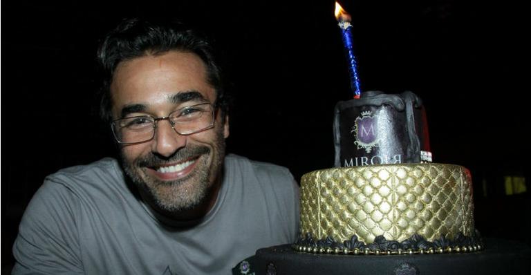 Luciano Szafir festeja 43 anos em show de David Guetta