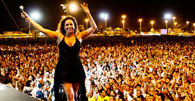 Daniela Mercury agita Ano Novo de Aracaju