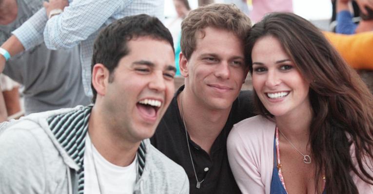 Cesar Cielo e Priscila Machado curtem festa em Florianópolis
