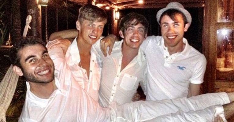 Kevin McHale, ator do seriado muscial ‘Glee’, curte réveillon no Brasil
