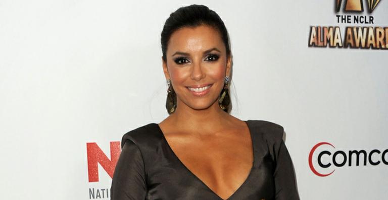 Eva Longoria se envolve em acidente de carro ao sair do cabeleireiro