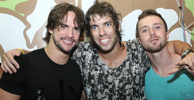 Solteiro após o término com Talula, Rodrigo curte festa com ex-BBBs