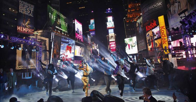 Lady Gaga e Justin Bieber agitam ano-novo em NY