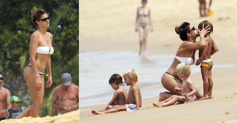 Fernanda Lima curte os gêmeos no litoral da Bahia