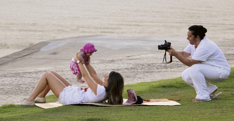 Fernanda Pontes posa para foto com a filha no Rio de Janeiro