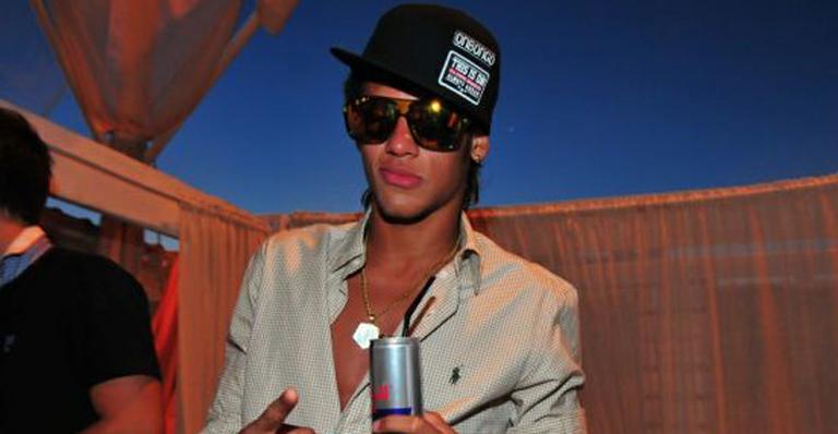 Neymar curte festa em Florianópolis ao lado de amigos