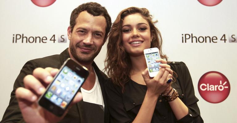 Malvino Salvador e a sua Sophie Charlotte testam novo celular em Brasília