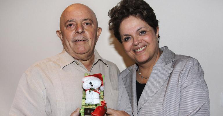 Lula recebe mimo da presidente Dilma