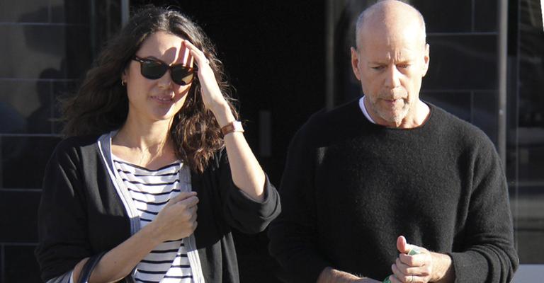 Bruce Willis vai às compras com Emma Heming em Beverly Hills