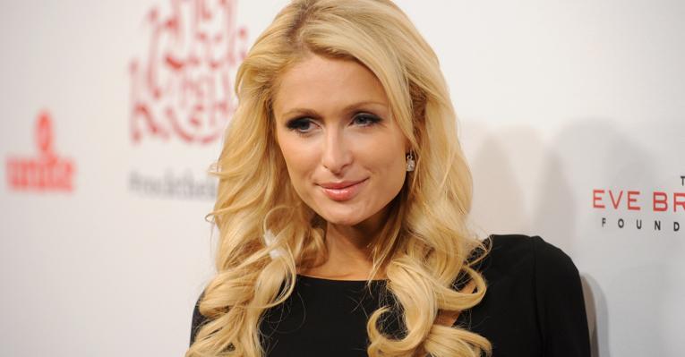 O sucesso dos perfumes de Paris Hilton e seus projetos para CD de house