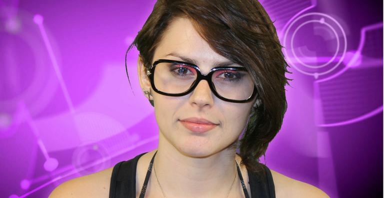 ‘Está solteira e é liberal’, diz amiga de Mayara, do BBB12