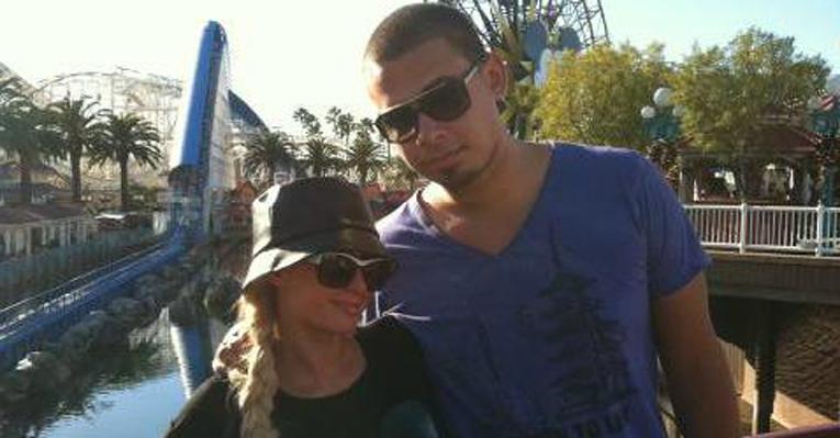 Tarde de diversão na Disney para Paris Hilton e Afrojack