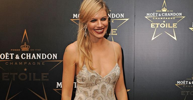 Sienna Miller está esperando seu primeiro filho, diz site