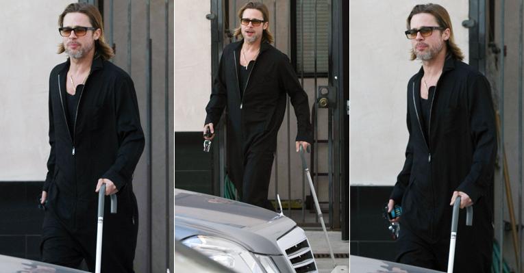 Brad Pitt caminha com auxílio de bengala em Los Angeles