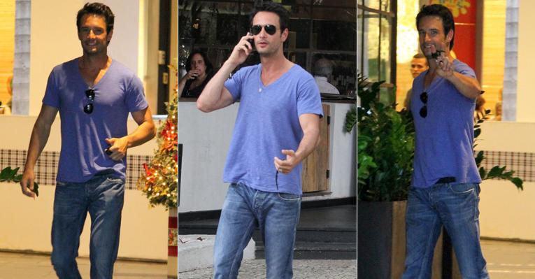 Tudo azul para o galã Rodrigo Santoro