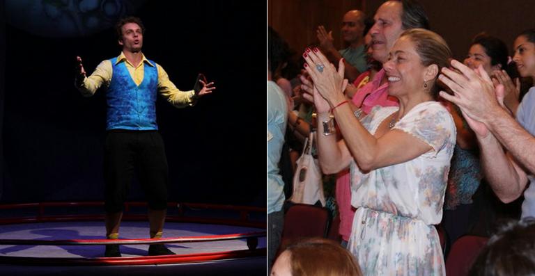 Cissa Guimarães aplaude filho João Velho no teatro