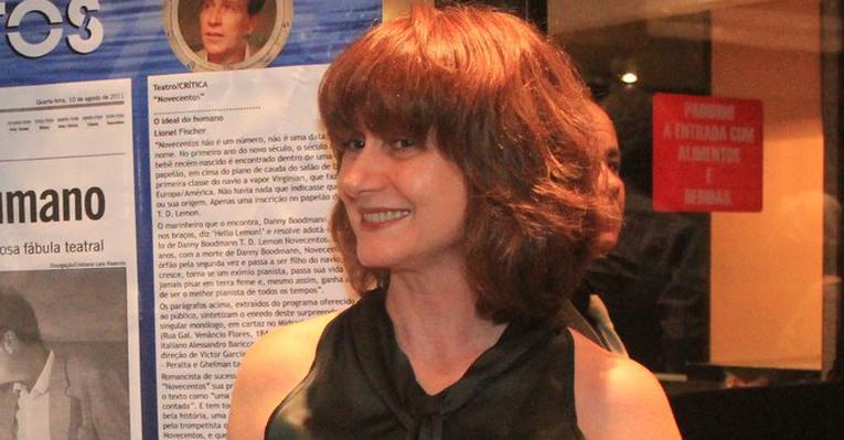 Despojada, Zezé Polessa exibe novo corte de cabelo