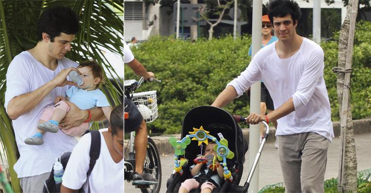 O cuidado de Mateus Solano com a pequena Flora