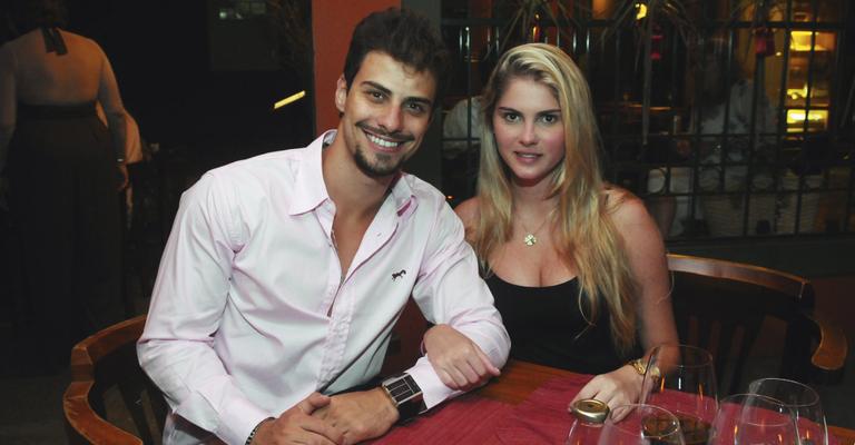 O namoro de Lucas Malvacini e Bárbara Evans