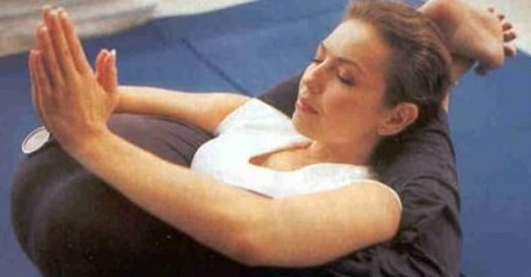 Thalía lança concurso de yoga no Twitter
