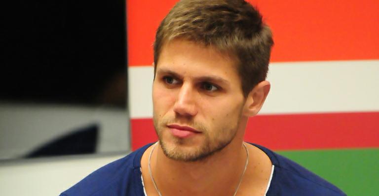 Jonas revela seu perfil ideal de mulher: ‘Gosto de um pouco mais velha que eu’