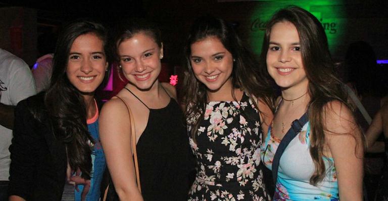 Jovens atrizes curtem encontro musical de Di Ferrero e George Craig